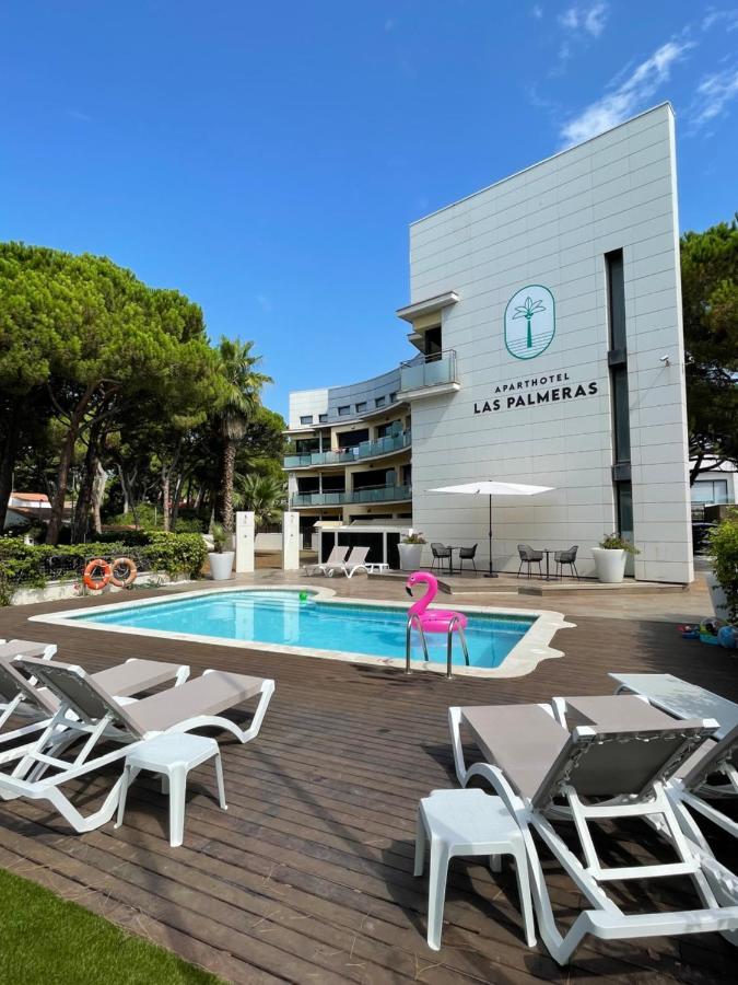 Aparthotel Las Palmeras Castelldefels Bagian luar foto